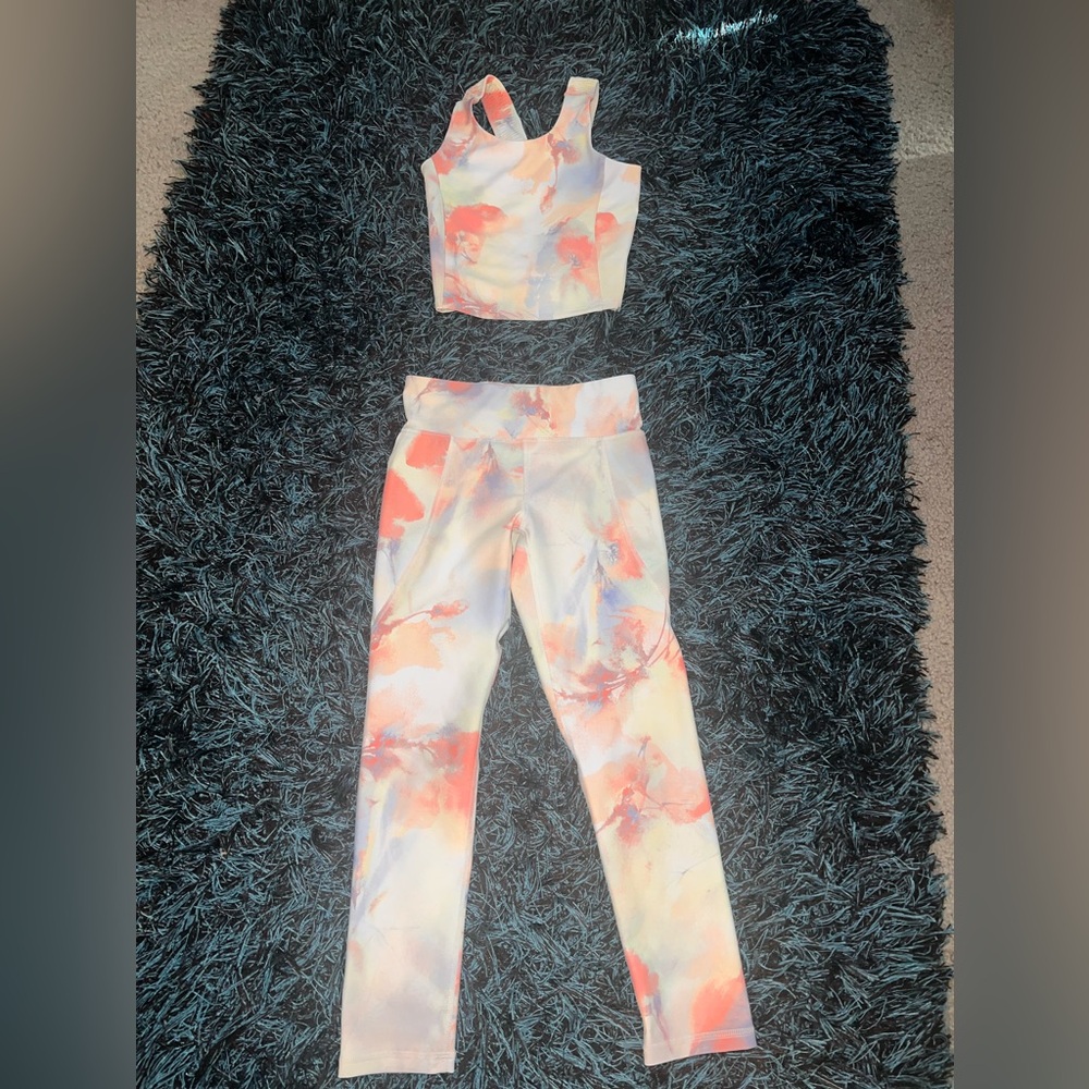 Girls 2 piece workout outfit.